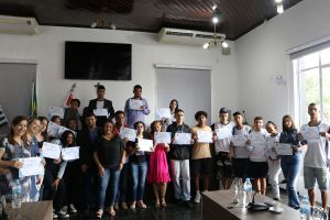 Câmara Municipal de Cruzeiro promove o Projeto “Câmara Jovem” e comemora os 10 anos de realização dele