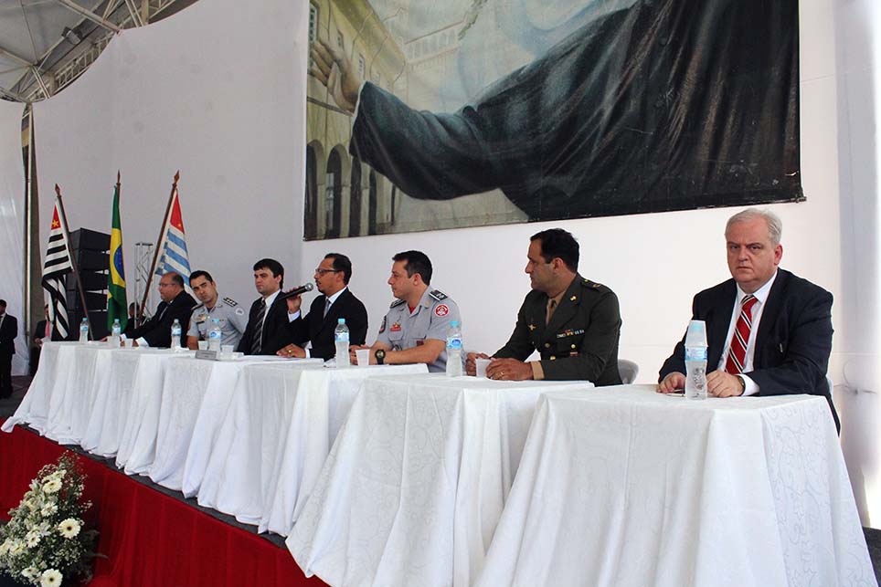 Mesa autoridades 1