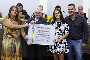 2015 11 13 sessao-solene-28-10 merito-mantiqueira-victoria-izidro