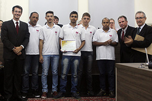 Israel de Oliveira e o grupo Natal em 3 Atos recebem o Diploma Talento Jovem dos vereadores Marco Aurélio (DEM), Antonio Carlos Marciano (PROS) e Carlos Alberto (DEM)